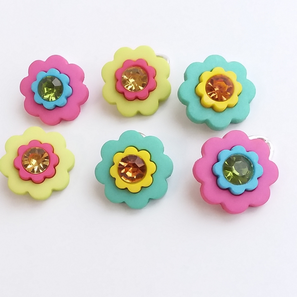 4/$20 Daisy flower shoelace charm for roller skates tennis shoes or boots - Picture 8 of 13